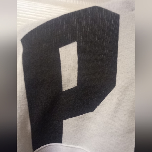 #19 Adorable VS Pink Crew 🤍🖤 - Picture 4 of 7